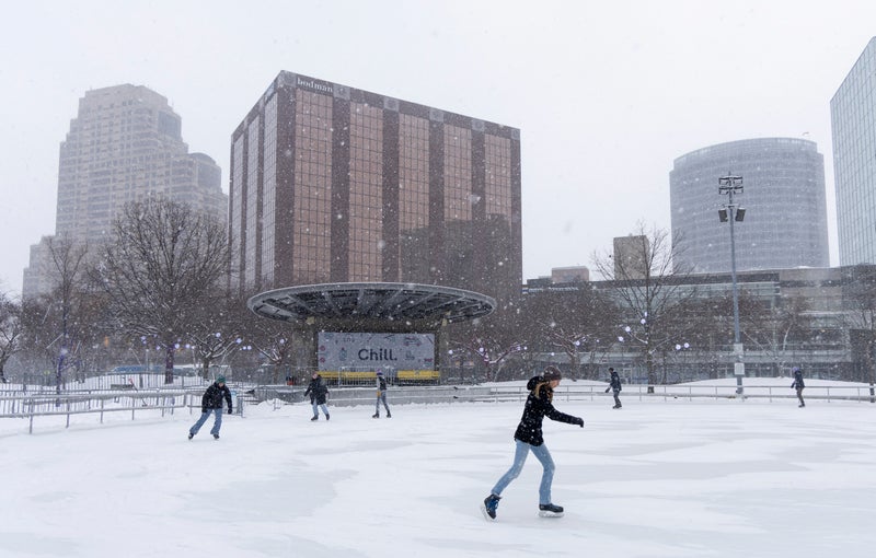 Dangerously cold arctic air moves into US freezing out more than 100 million over holiday weekend