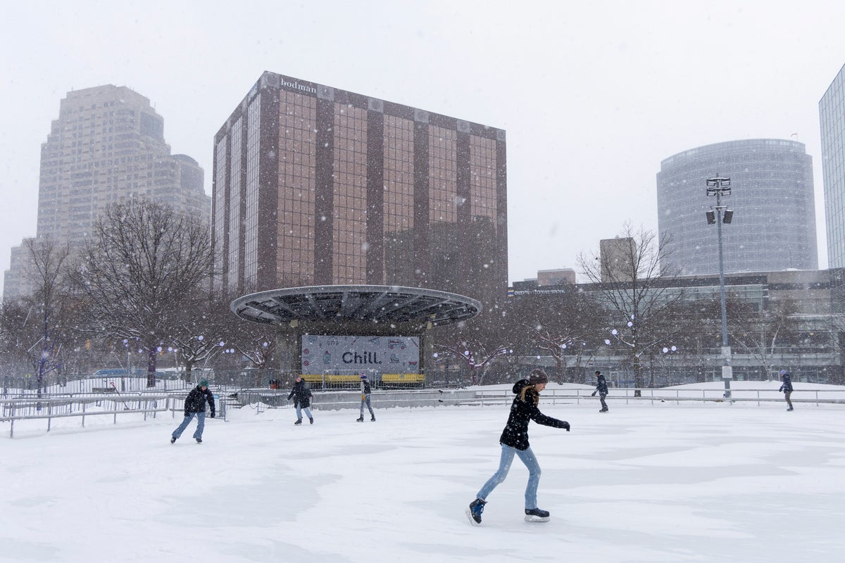Dangerously cold arctic air moves into US freezing out more than 100 million over holiday weekend Dangerously cold arctic air moves into US freezing out more than 100 million over holiday weekend