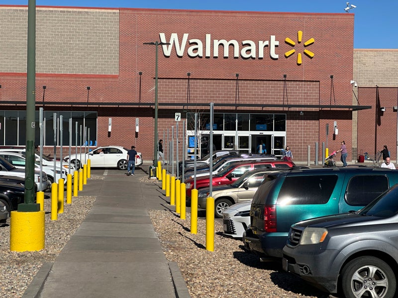 Michigan judge sentences Walmart shoplifters to wash cars in the parking lot