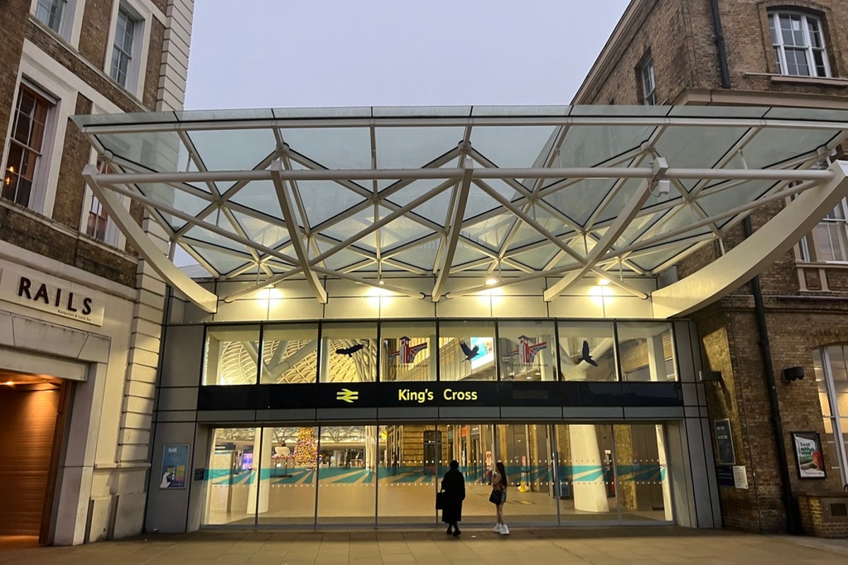 The early passenger catches the cheap train – sometimes