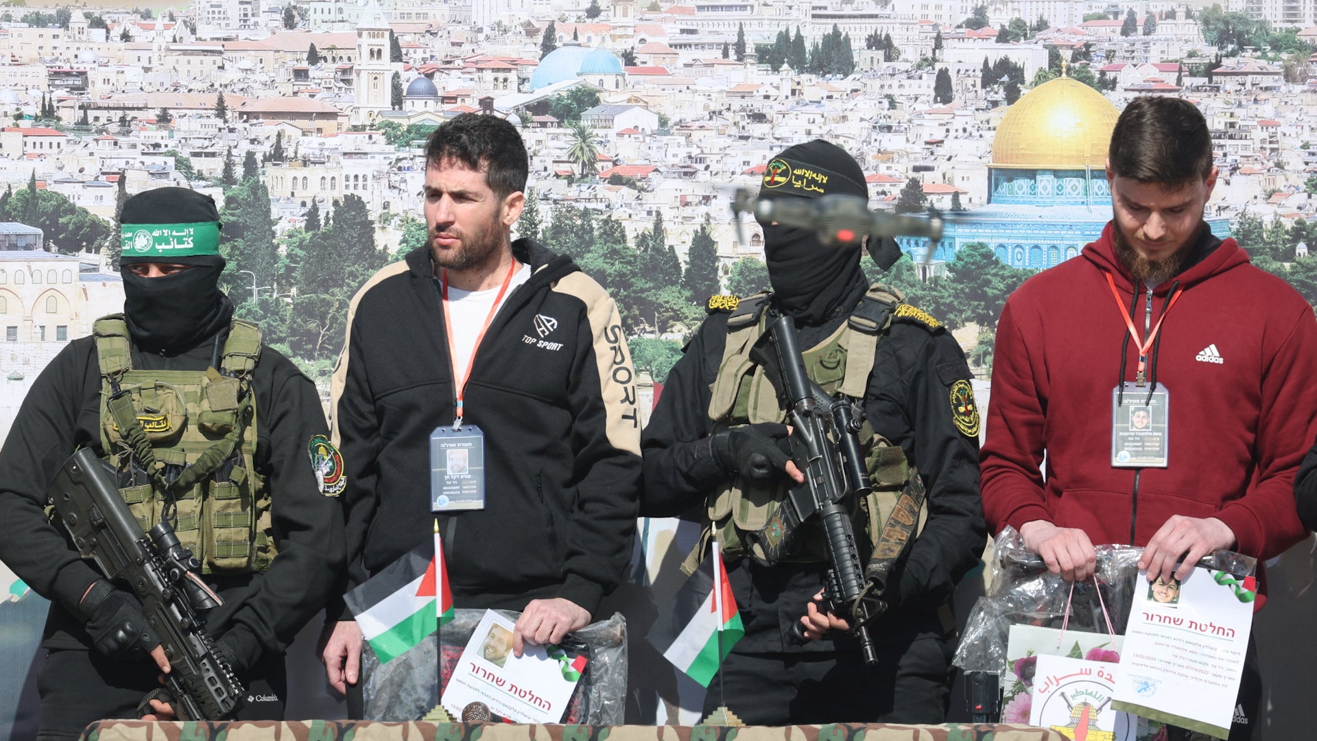 <p>Moment Hamas releases three hostages from Gaza as ceasefire holds</p>