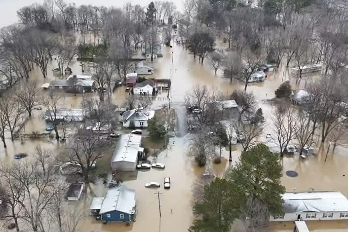 At least 11 dead in Kentucky after severe flooding sweeps the South At least 11 dead in Kentucky after severe flooding sweeps the South