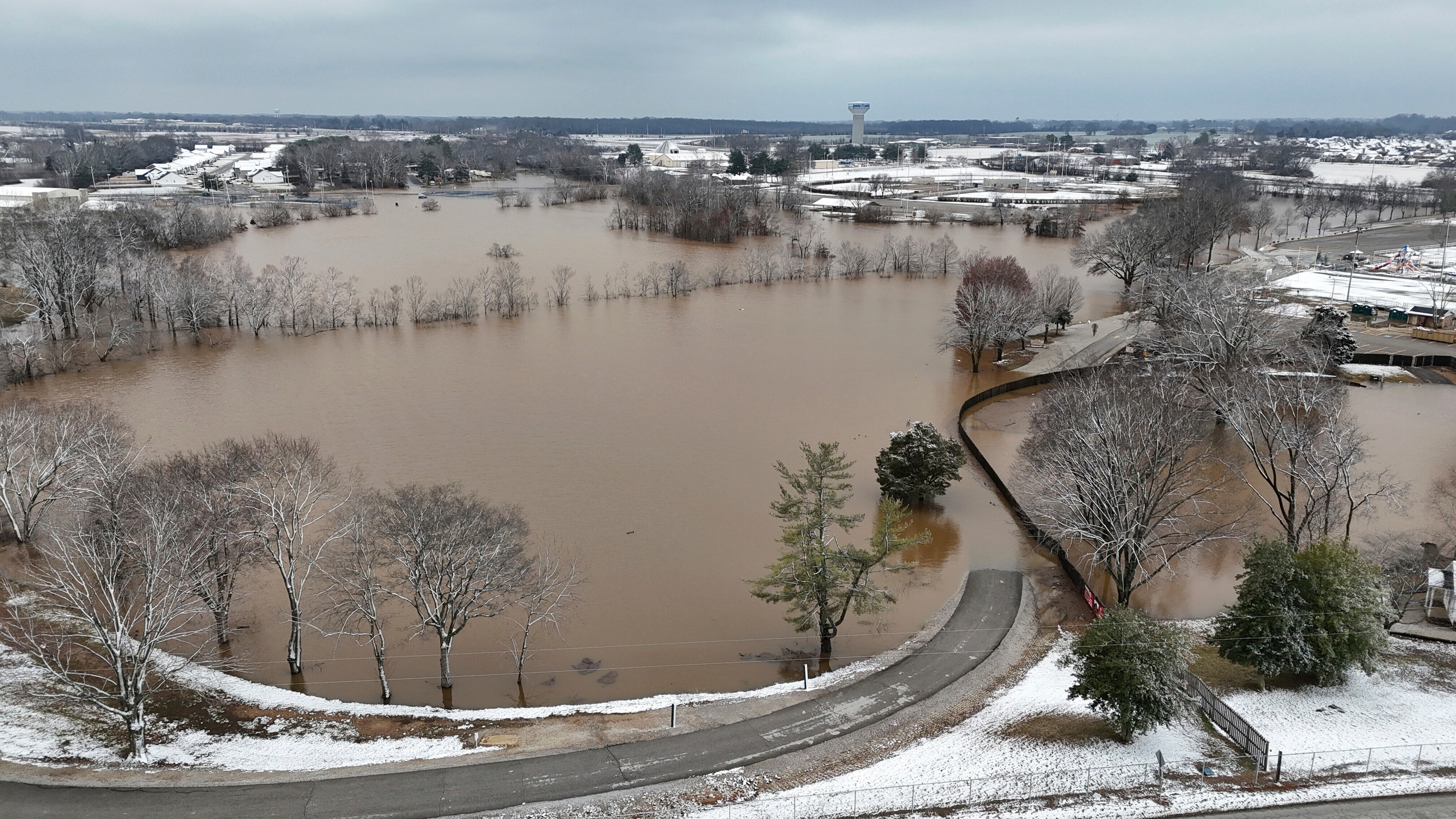 In addition to rain, snow will fall over much of the impacted areas of Kentucky this week. The heaviest snow will fall on Tuesday night and into Wednesday