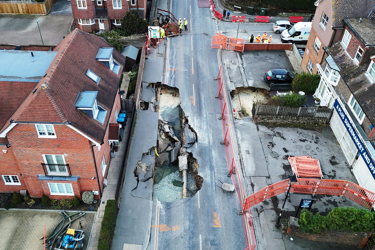 What are sinkholes and how do they form? What are sinkholes and how do they form?