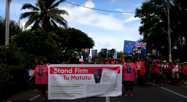 <p>Hundreds of protesters gathered outside the Cook Islands parliament in Avarua on 18 February 2025. Screengrab</p>