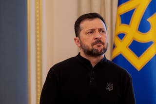 Le président ukrainien Voldy Mirzelensky tient une conférence de presse à Kiev
