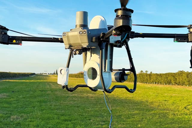 An industrial drone carrying light beam connectivity technology from Google’s X lab (Vodafone)