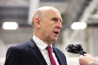 Verteidigungsminister John Healey bekräftigte, dass der Plan zur Erhöhung der Verteidigungsausgaben im Labour -Mainfesto stattfand