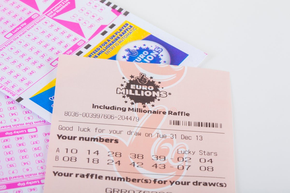 Record-breaking £199m EuroMillions jackpot rolls over to Friday
