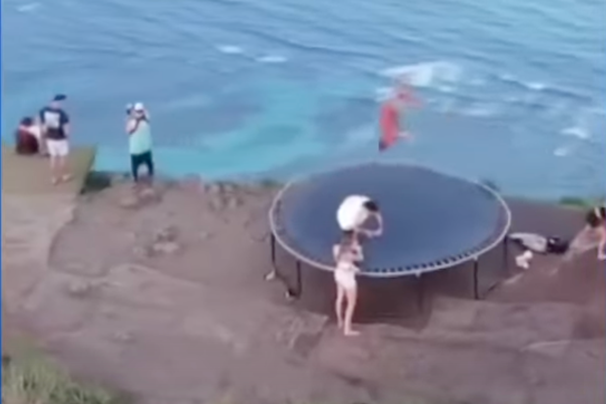 Hikers risk lives by using trampoline next to closed hiking trail known as ‘Dead Man’s Catwalk’ Hikers risk lives by using trampoline next to closed hiking trail known as ‘Dead Man’s Catwalk’