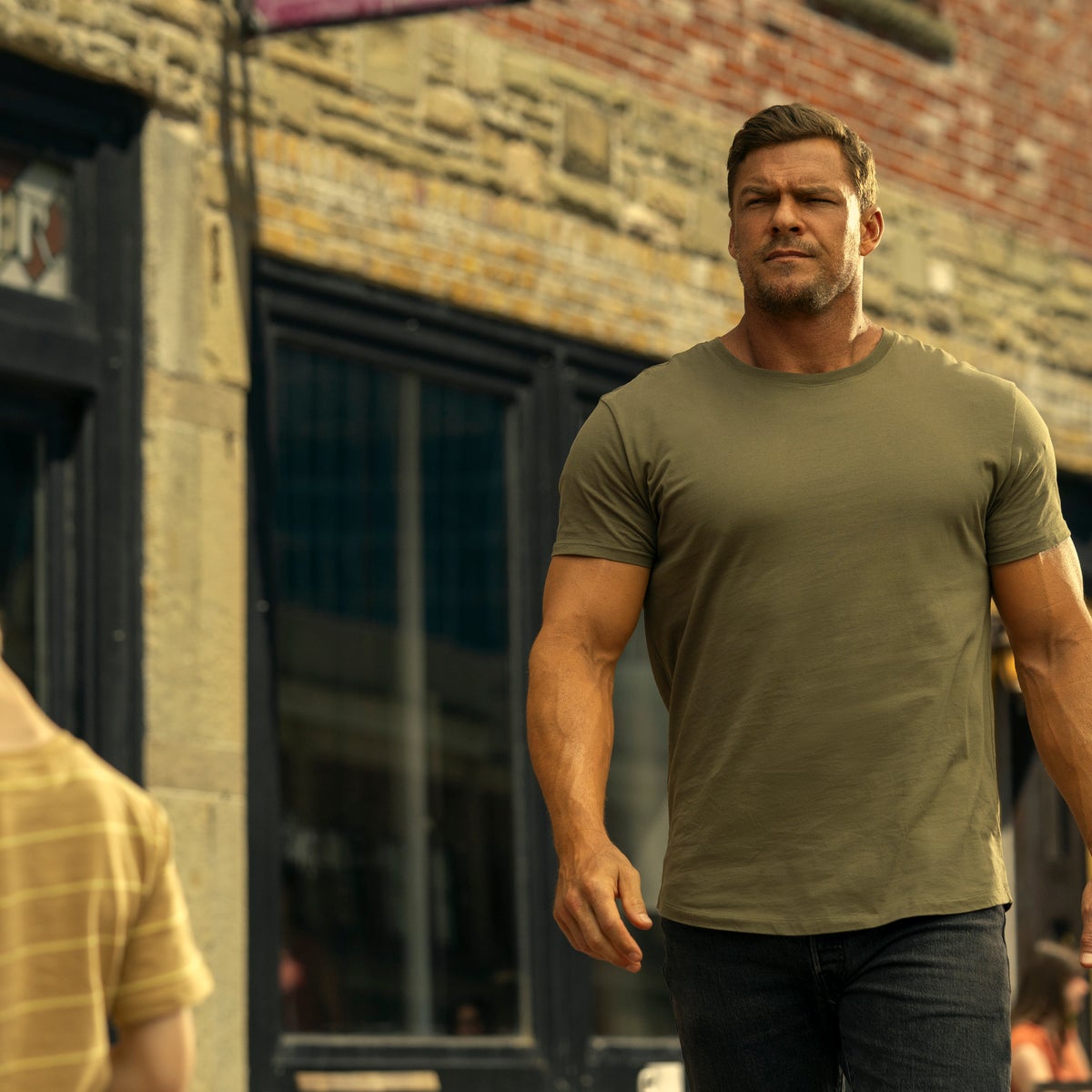 Alan Ritchson Body Shape