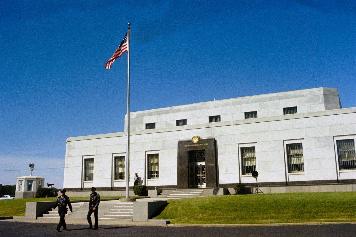 Trump says he wants to check whether the gold in Fort Knox is still there because ‘they steal a lot’ – UK Times