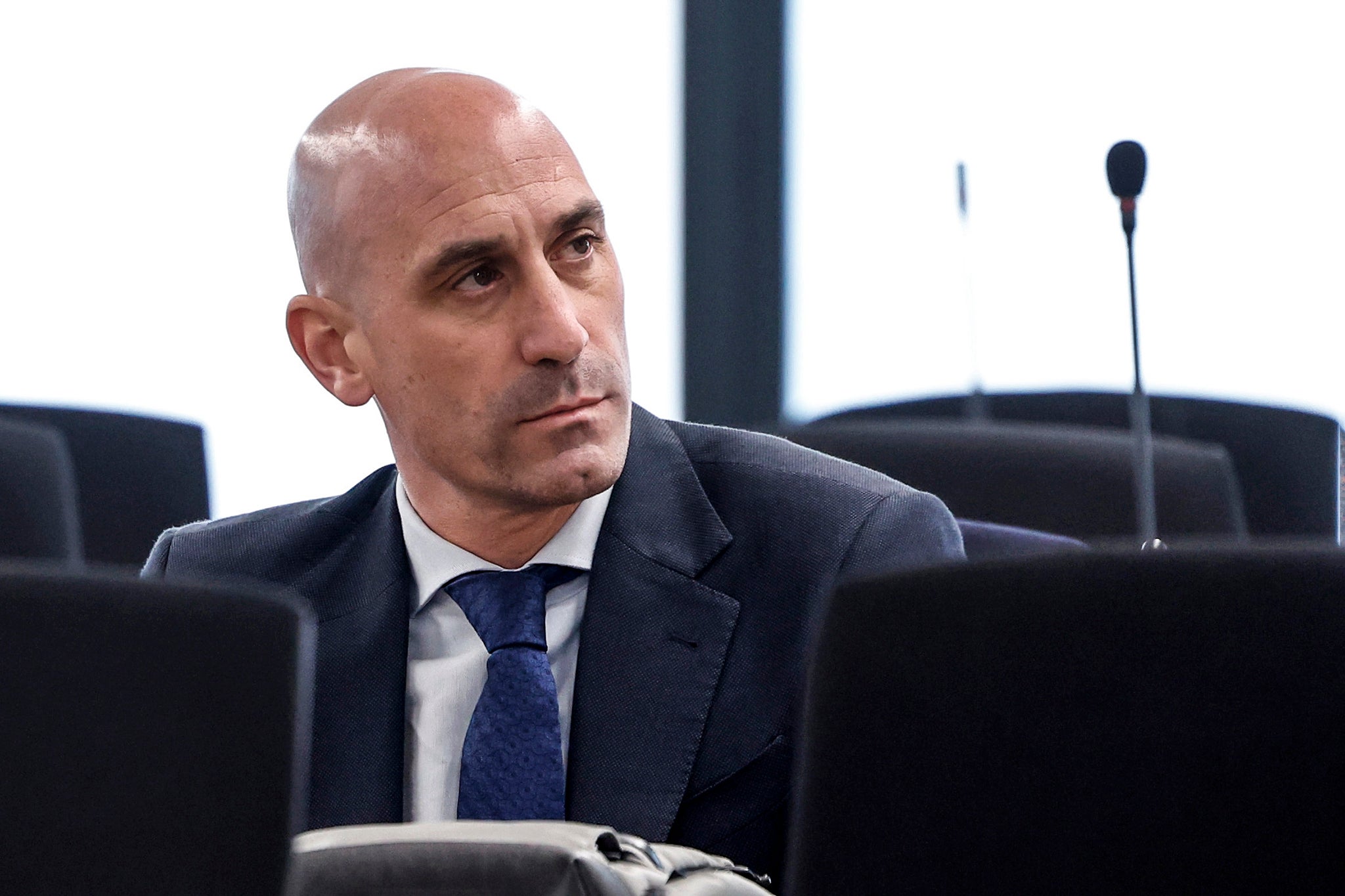 Luis Rubiales estava lançando seu novo livro quando ganhou o ovo