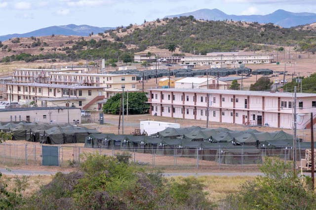 <p>Donald Trump ha ordenado la creación de un centro de detención de inmigrantes para encarcelar hasta 30.000 inmigrantes en Guantánamo (Cuba), fotografiado por la Marina estadounidense el 6 de febrero</p>