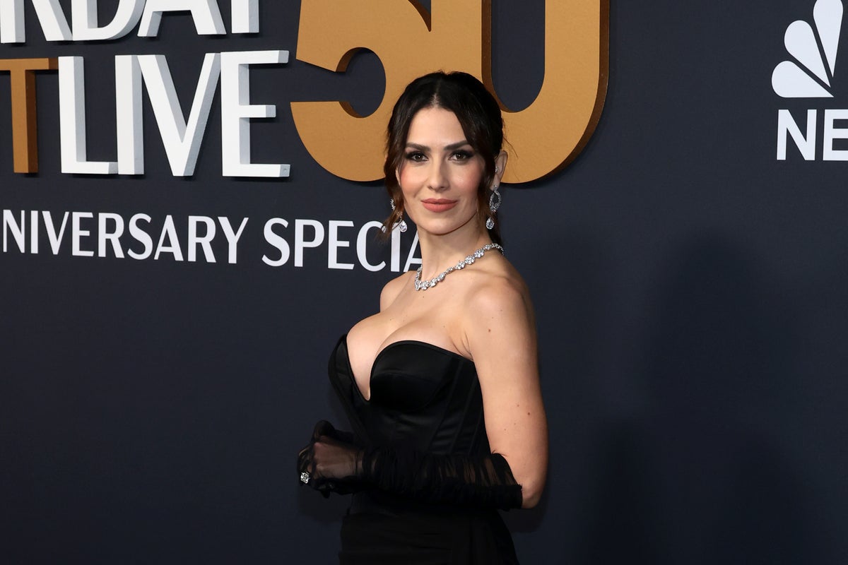 Hilaria Baldwin addresses ‘fake’ Spanish accent criticisms in family’s new reality series Hilaria Baldwin addresses ‘fake’ Spanish accent criticisms in family’s new reality series