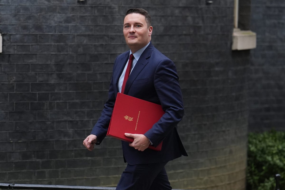 Streeting seeks reassurances over access to records of doctors who transition