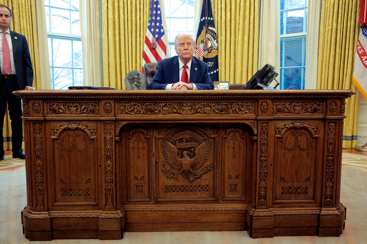 Trump reveals he has removed the Resolute Desk used by Biden and Obama ...
