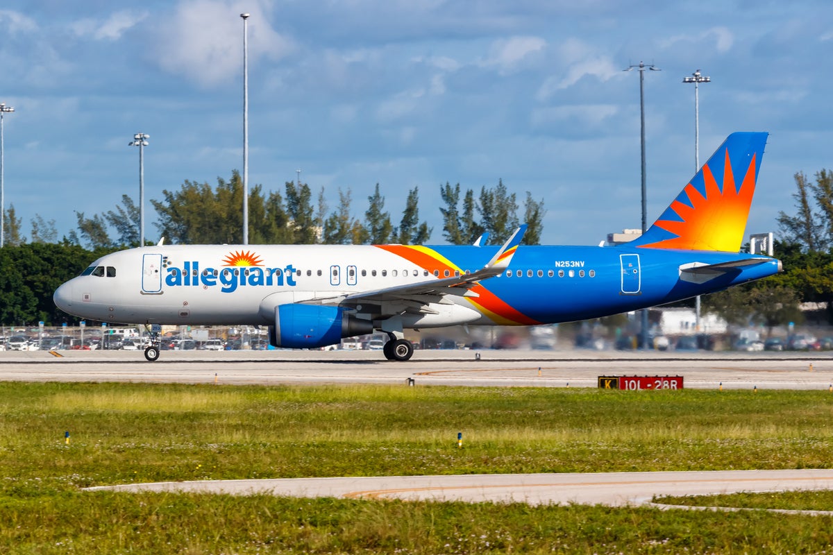 Passengers chant ‘let us off’ after plane stranded on freezing airport tarmac for six hours