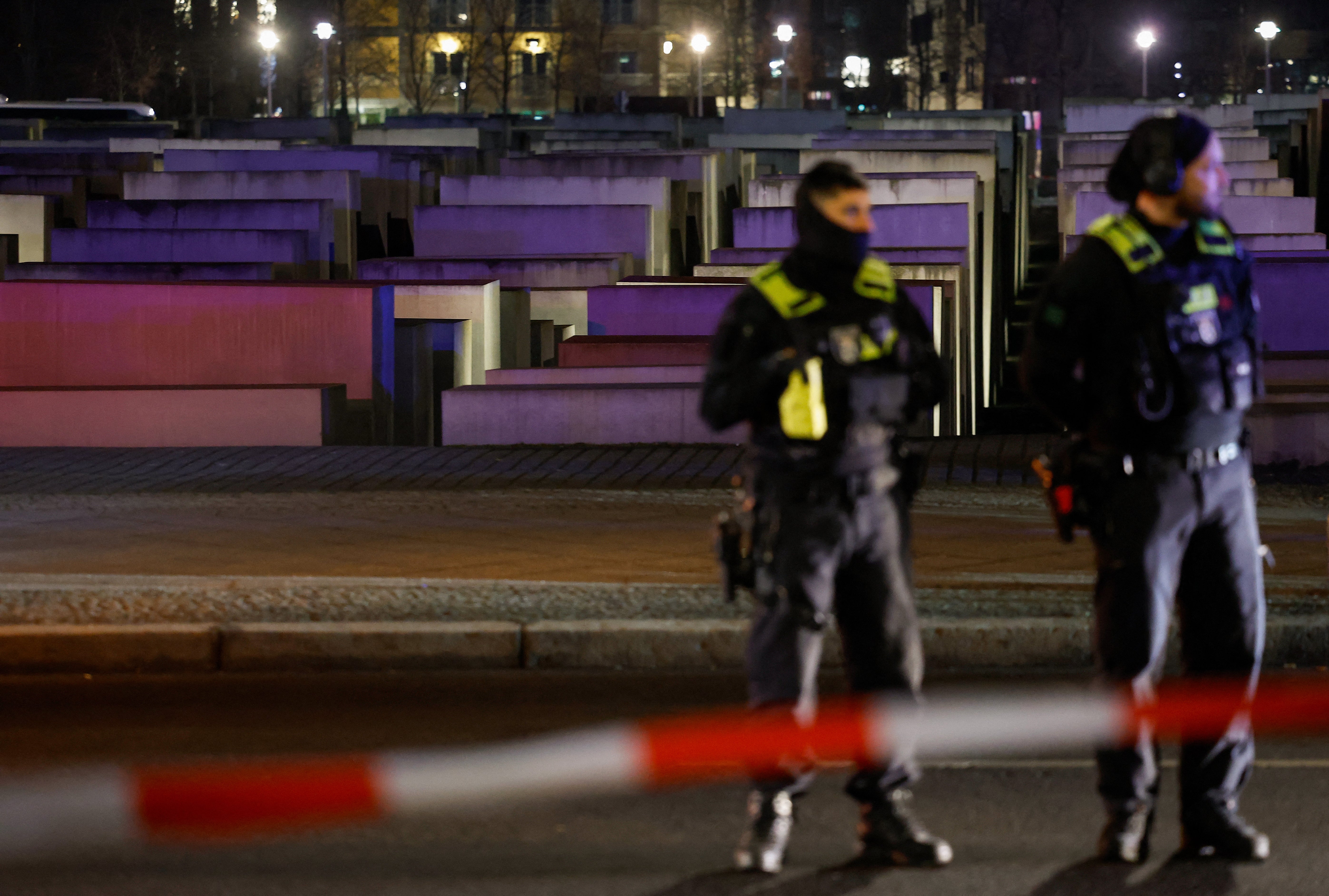 Police officers at the scene cordoned off in the Berlin Holocaust Memorial