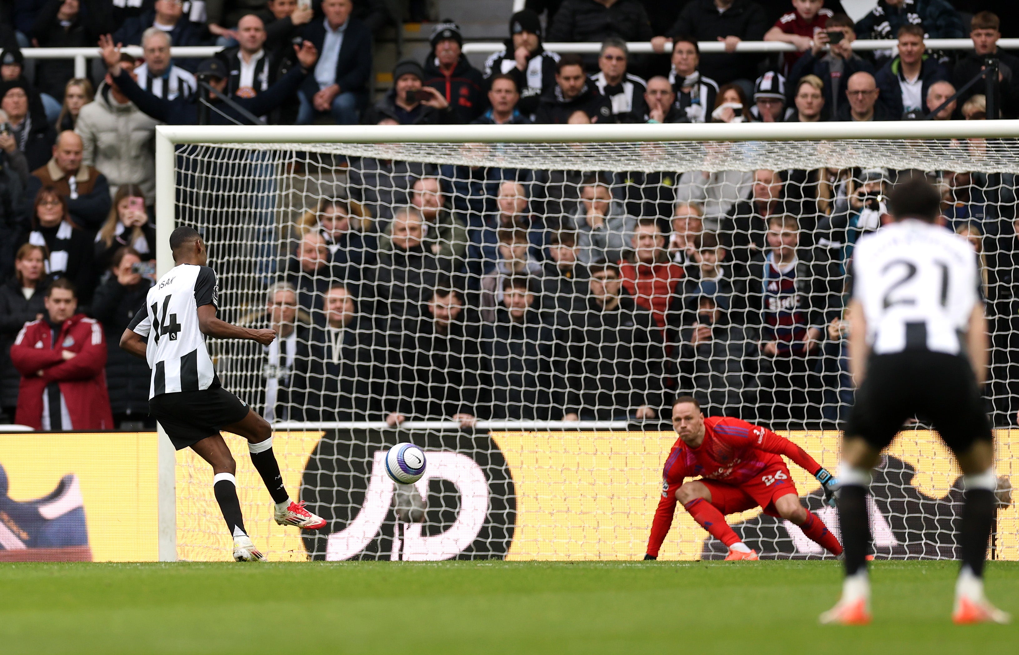 Alexander Isak’s cute penalty helped Newcastle to victory