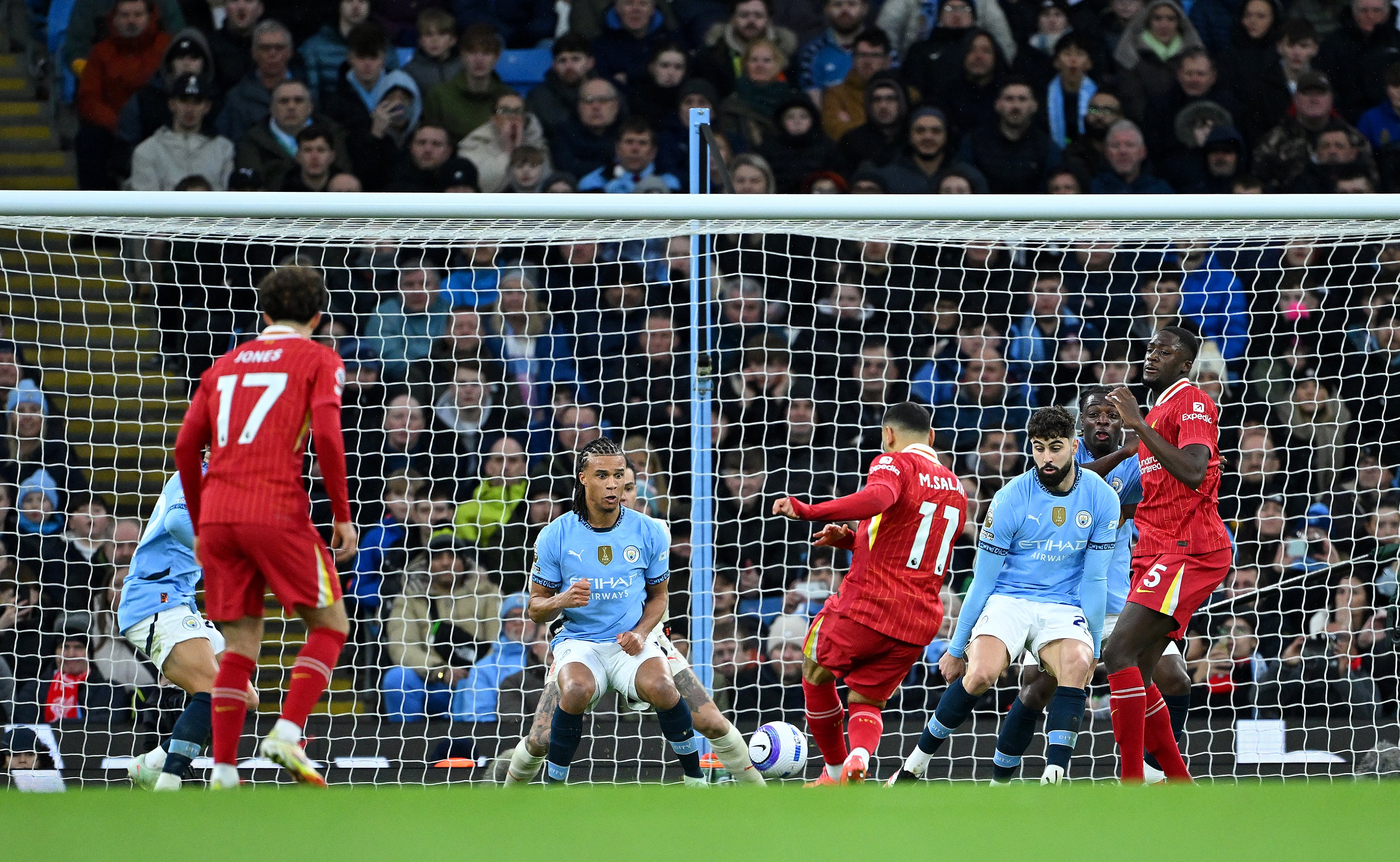 Mo Salah ha segnato il suo 25 ° gol in Premier League della stagione mentre il Liverpool ha preso il comando