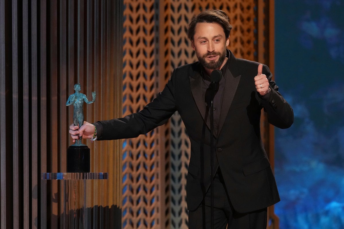 PHOTO COLLECTION: 31st Annual SAG Awards - Show