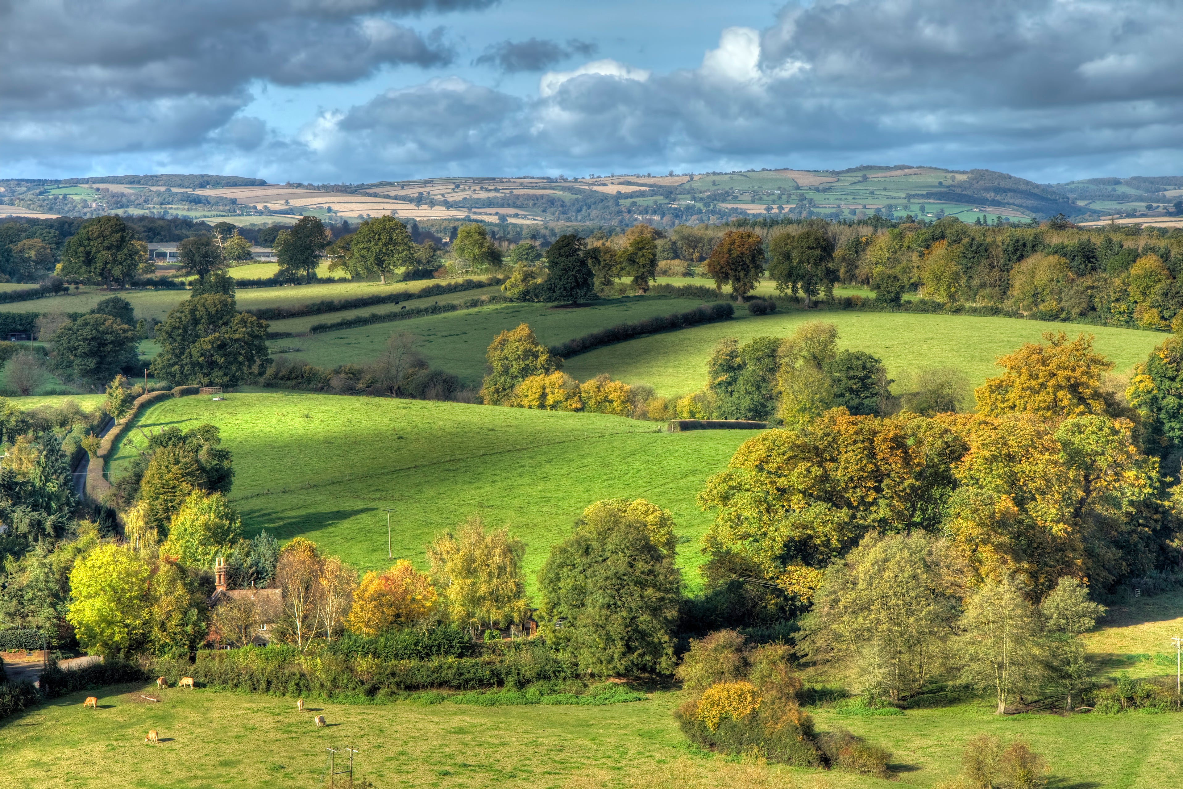 Há uma paisagem pacífica na fronteira Herefordshire e Gales