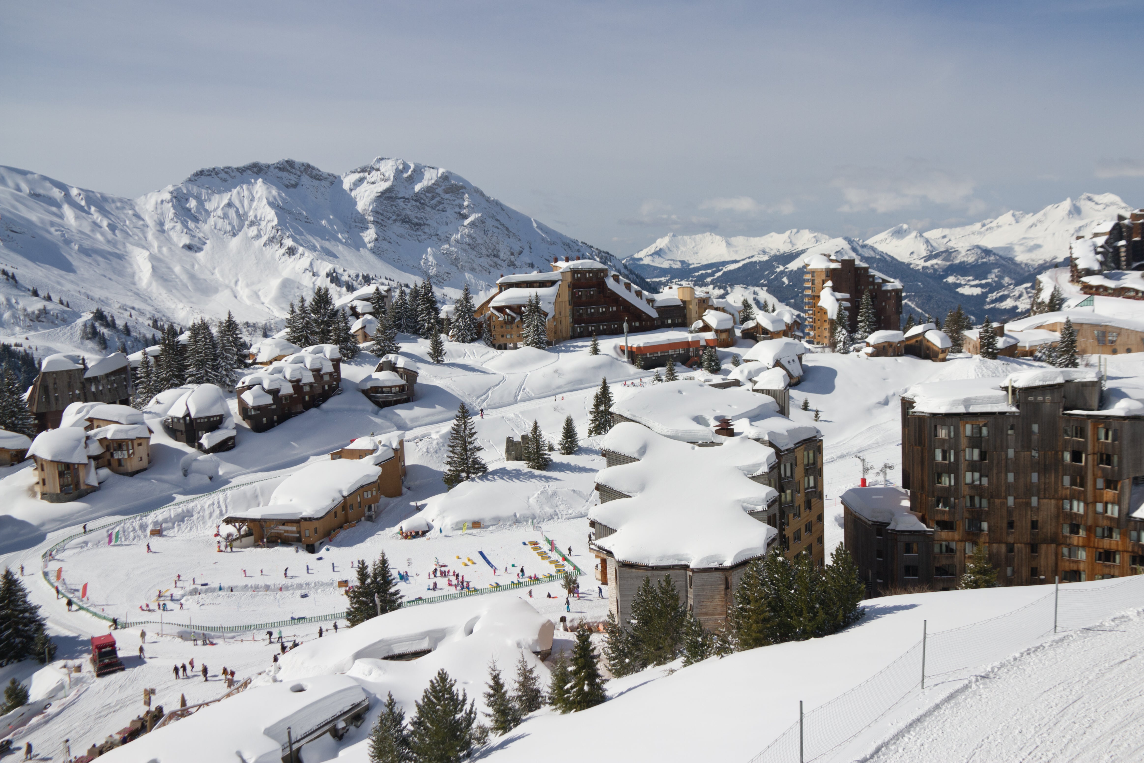 Para o esqui de primavera, experimente Avoriaz em Portes du Soleil da França