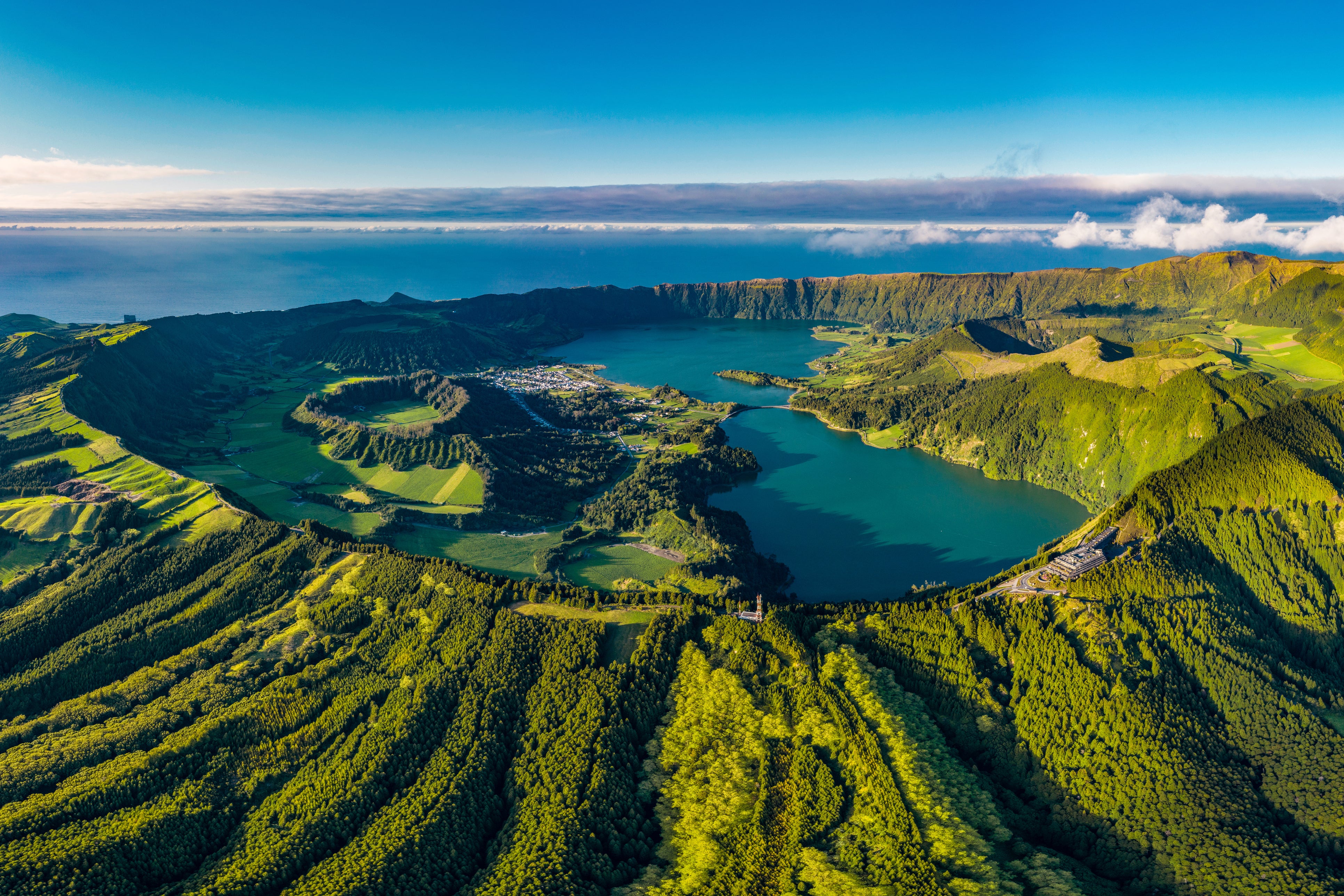 Descubra as dramáticas paisagens vulcânicas verdes de São Miguel