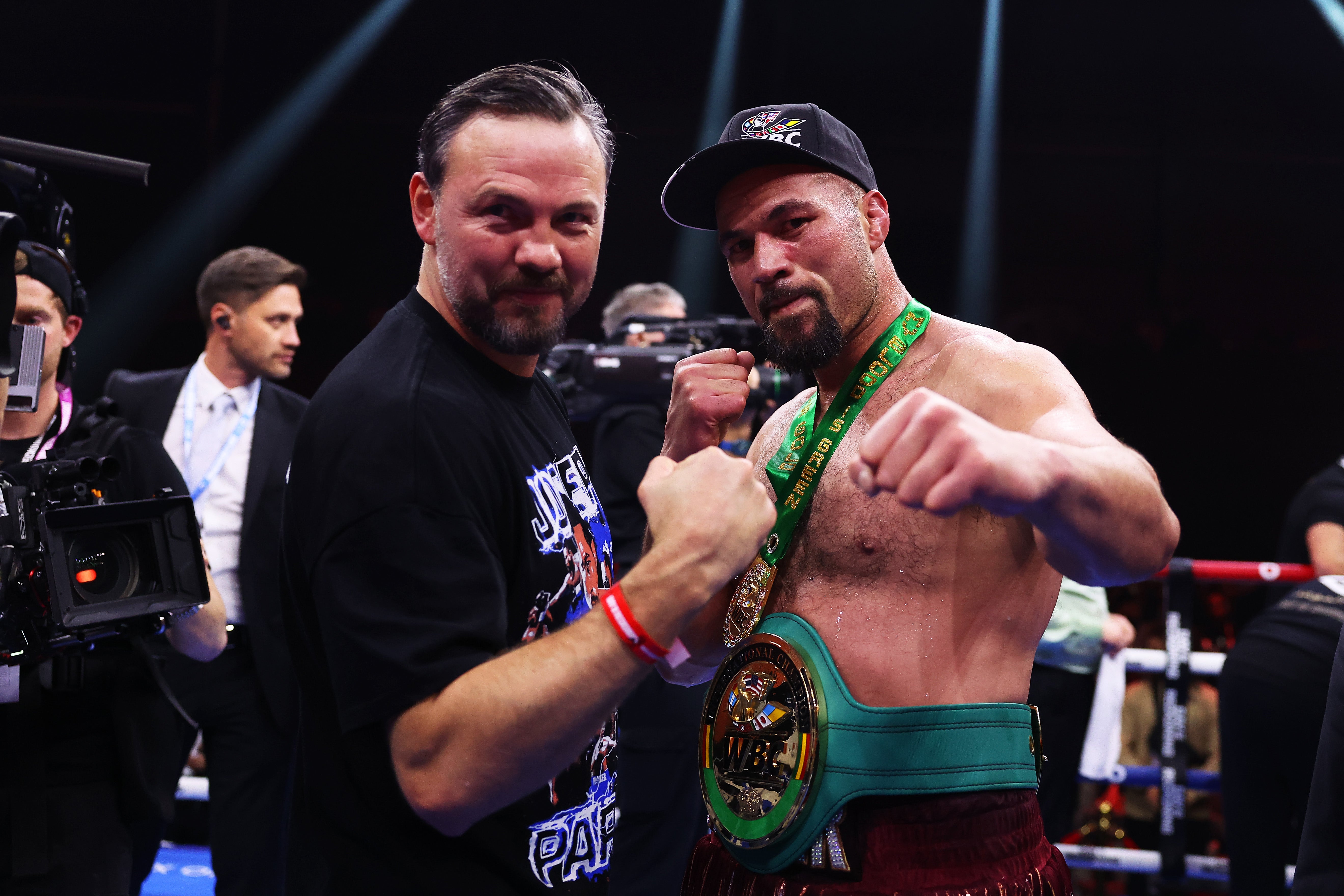 Andy Lee (a sinistra) con i pesi massimi della Nuova Zelanda Joseph Parker