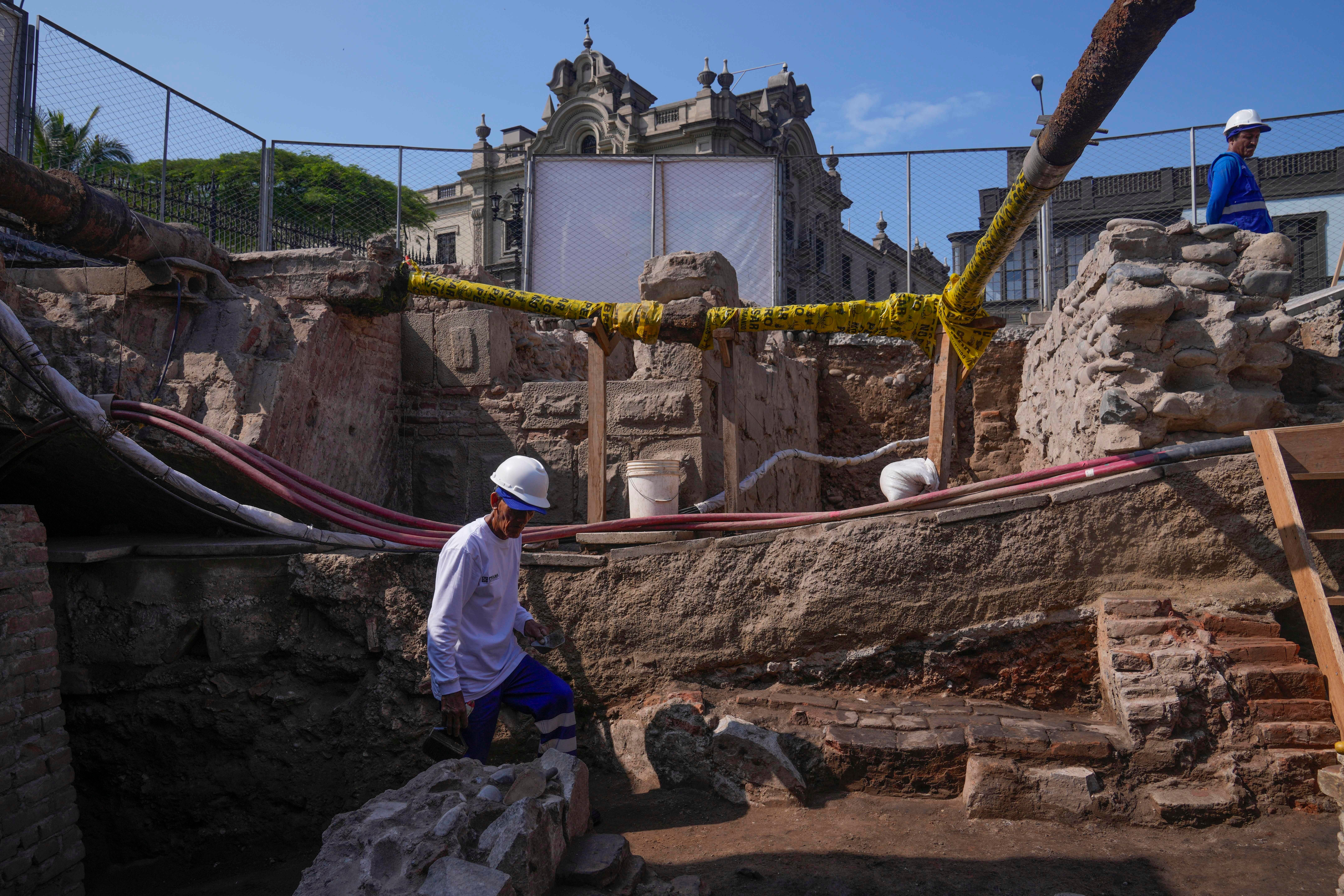 PERÚ-PUENTE COLONIAL