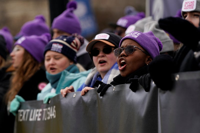 Clarence Thomas wants to ‘explicitly overturn’ protections against protest-free zones at abortion clinics