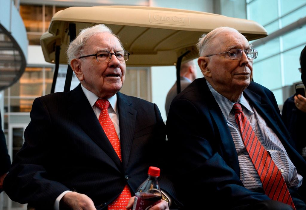 Buffett and Charlie Munger (right) in 2019