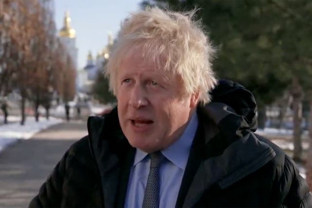 <p> Un dron ruso atacó la línea ferroviaria por la que viajaba Boris Johnson n</p>