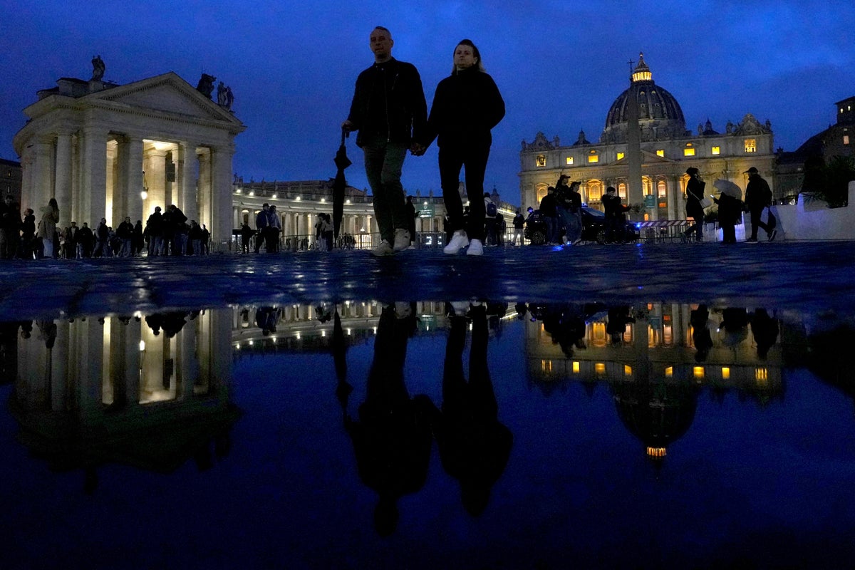 Thousands gather outside the Vatican to pray for Pope Francis' health