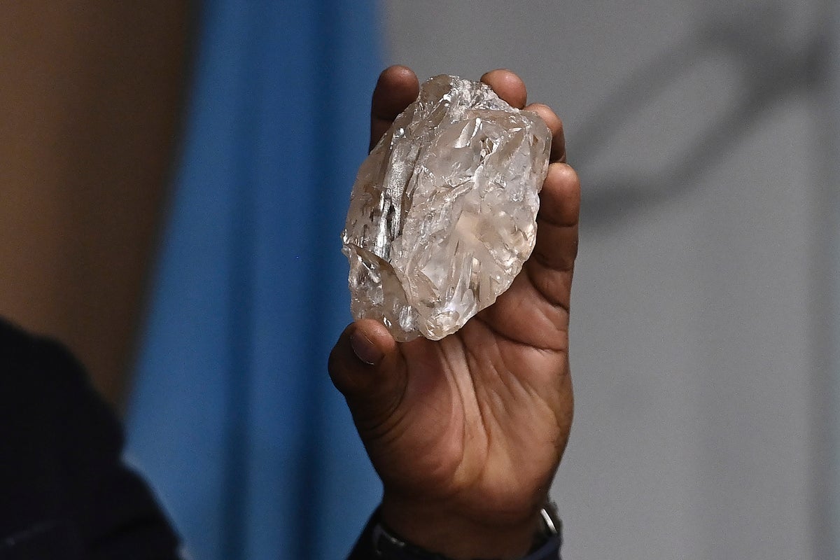 Botswana, the country with the biggest diamonds, gets an improved 10-year deal with miner De Beers