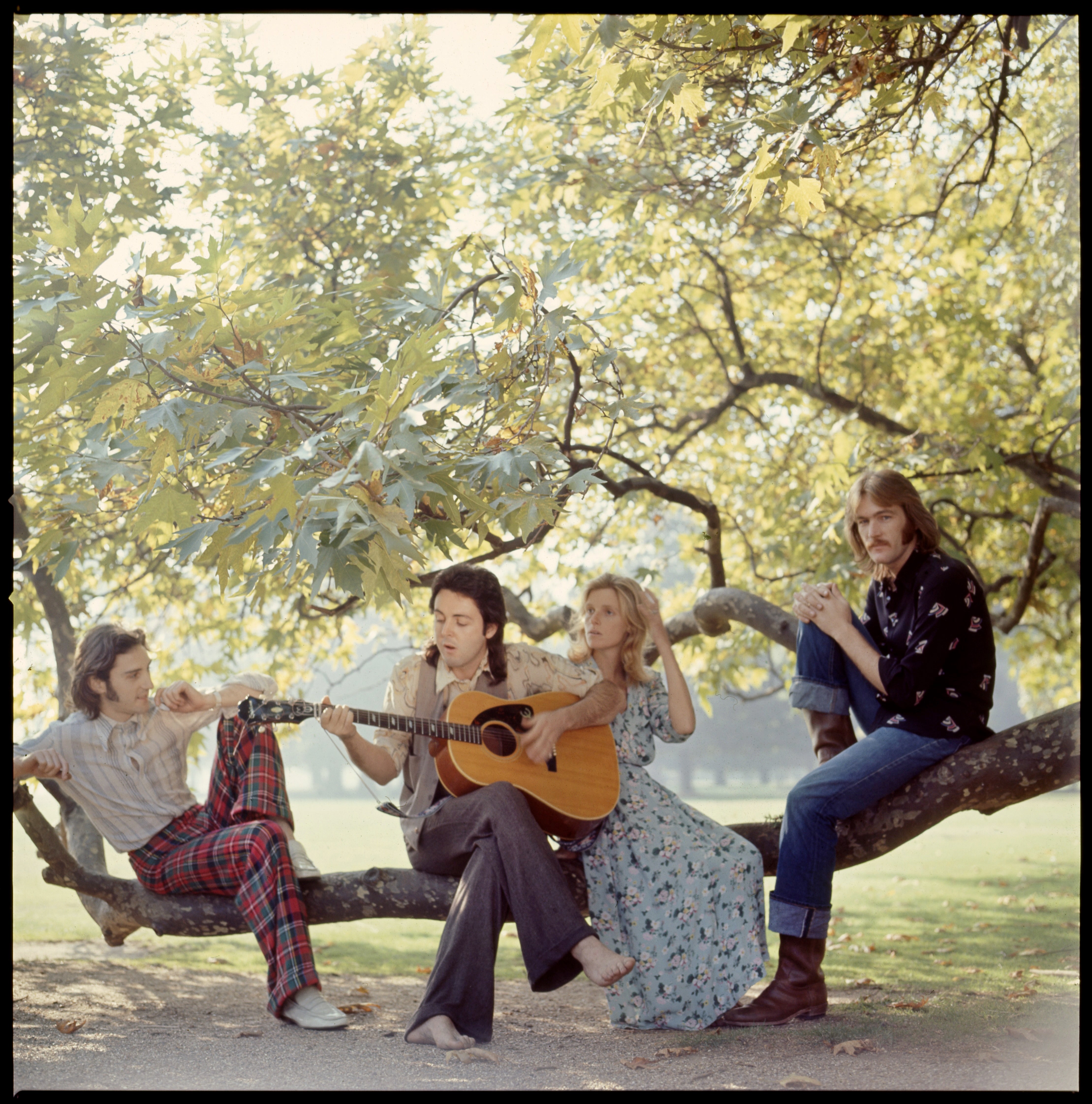 Wings - Denny Laine, Paul McCartney, Linda McCartney and Denny Seiwell in 1971