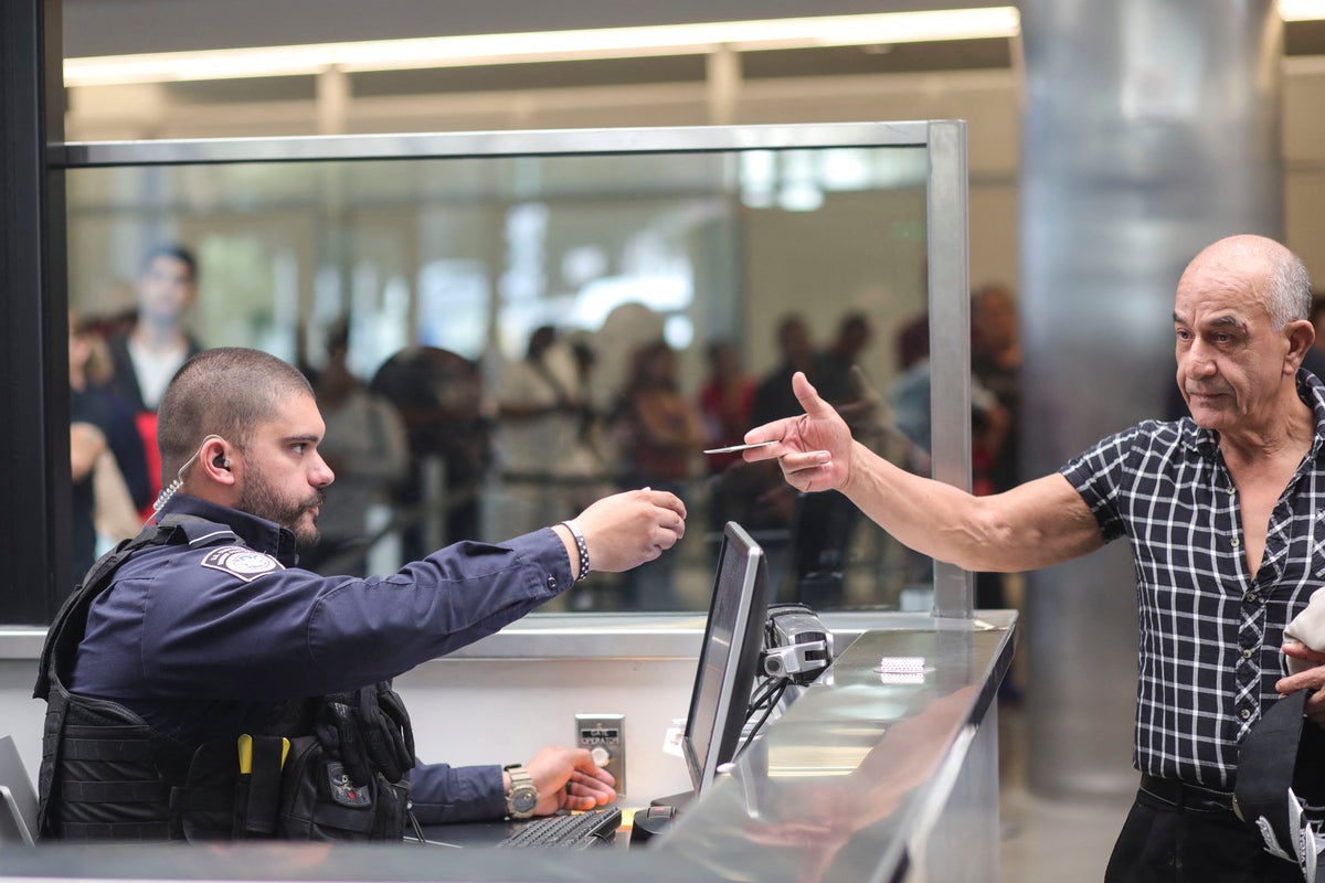Trump administration requires all undocumented migrants to register with federal government or face prosecution