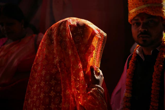 <p>The traditional Hindu garland ceremony was where it all went wrong </p>