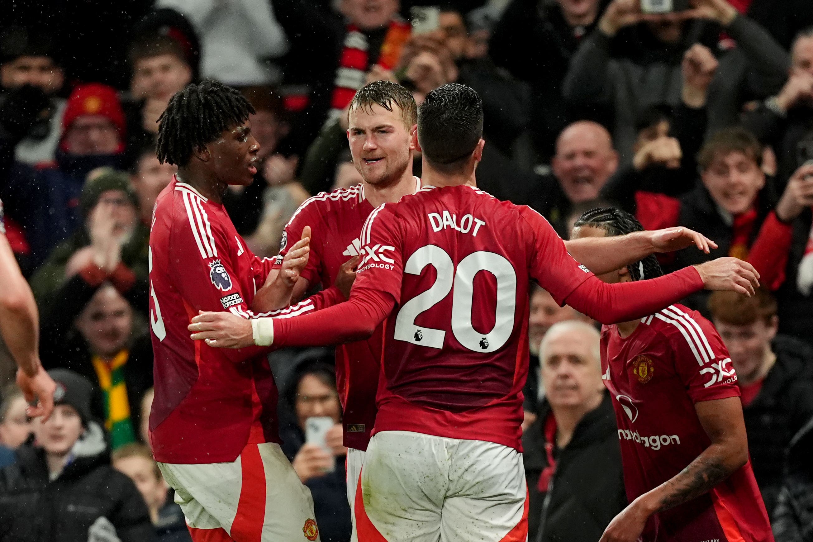 Matthijs de Ligt del Manchester United celebra il punteggio contro Ipswich (Martin Rickett/Pa)