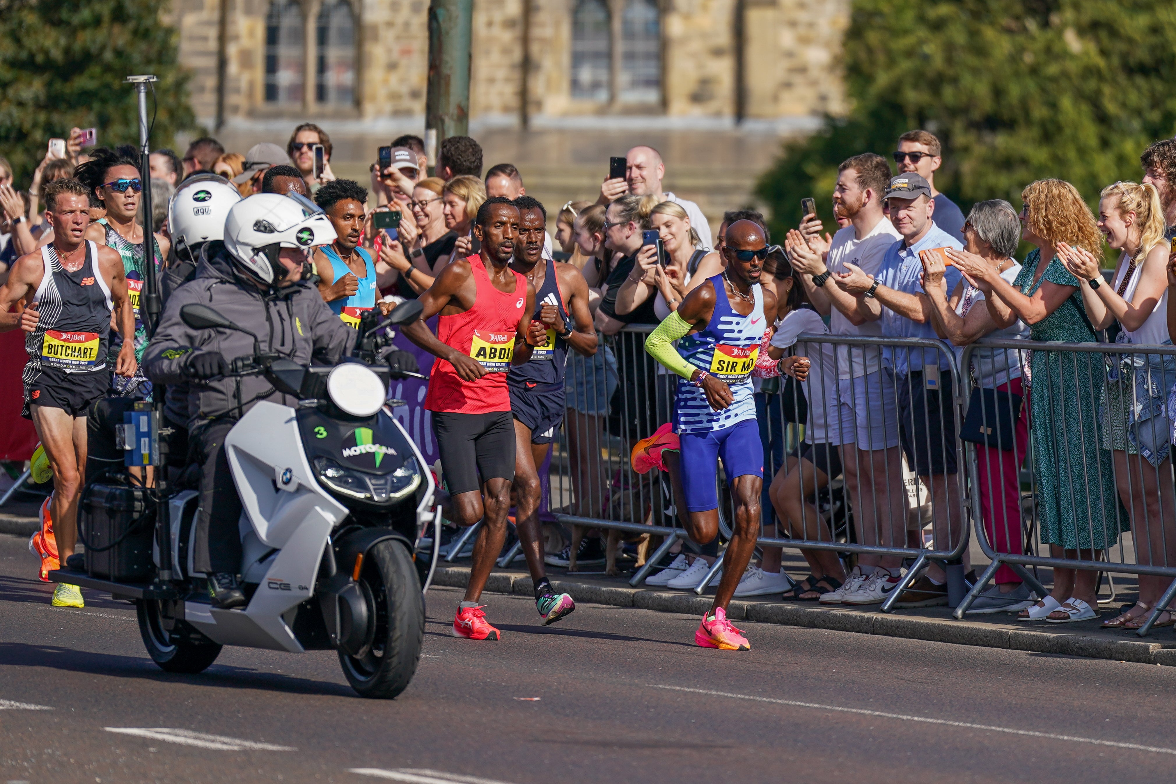 Sir Mo Farah nella sua ultima gara professionale all'AJ Bell Great North Run nel 2023