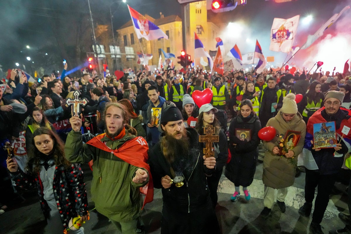 Fireworks, huge joyous crowds welcome students in Serbia's south on the eve of big anti-graft rally