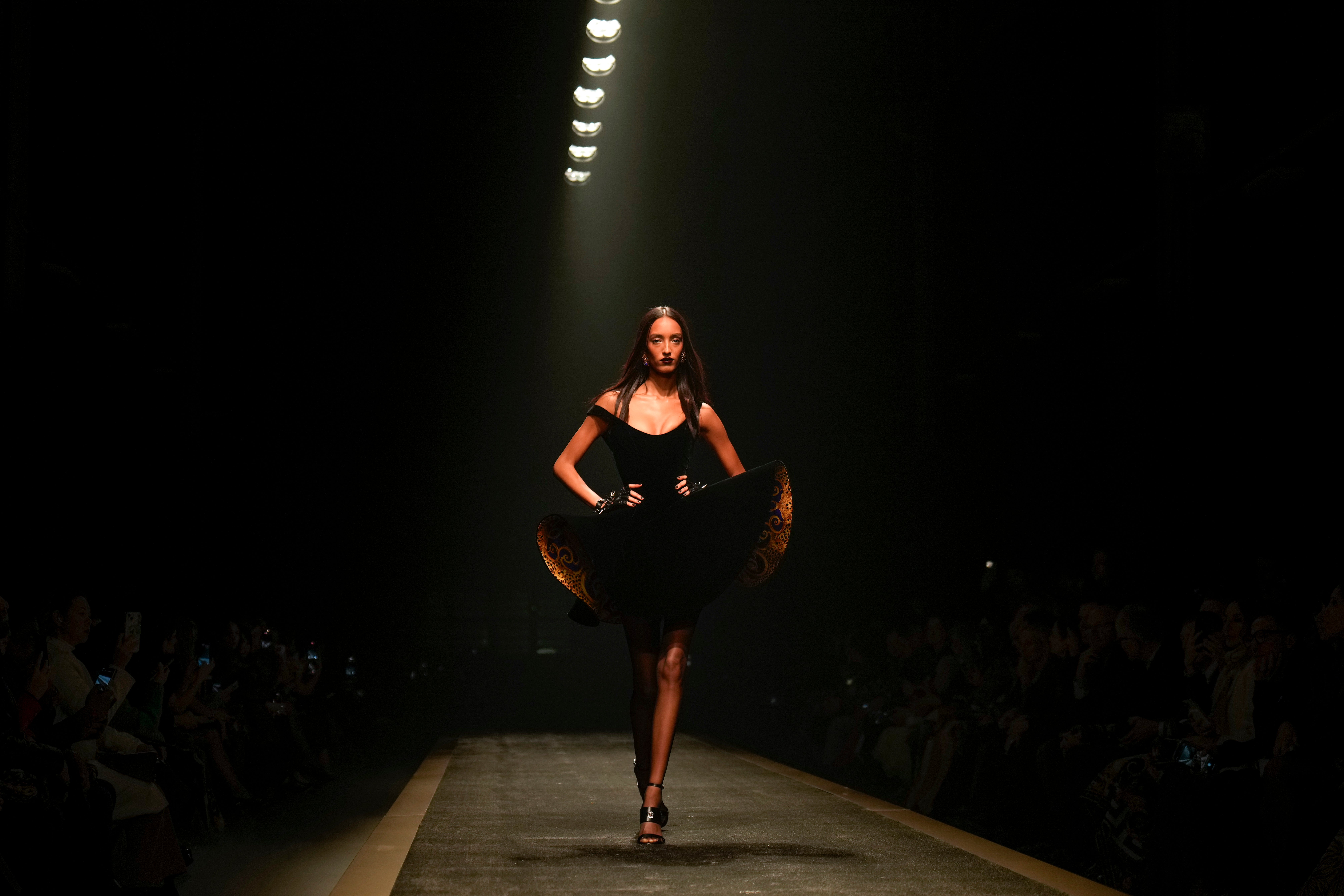 Italy Fashion Versace F/W 25/26