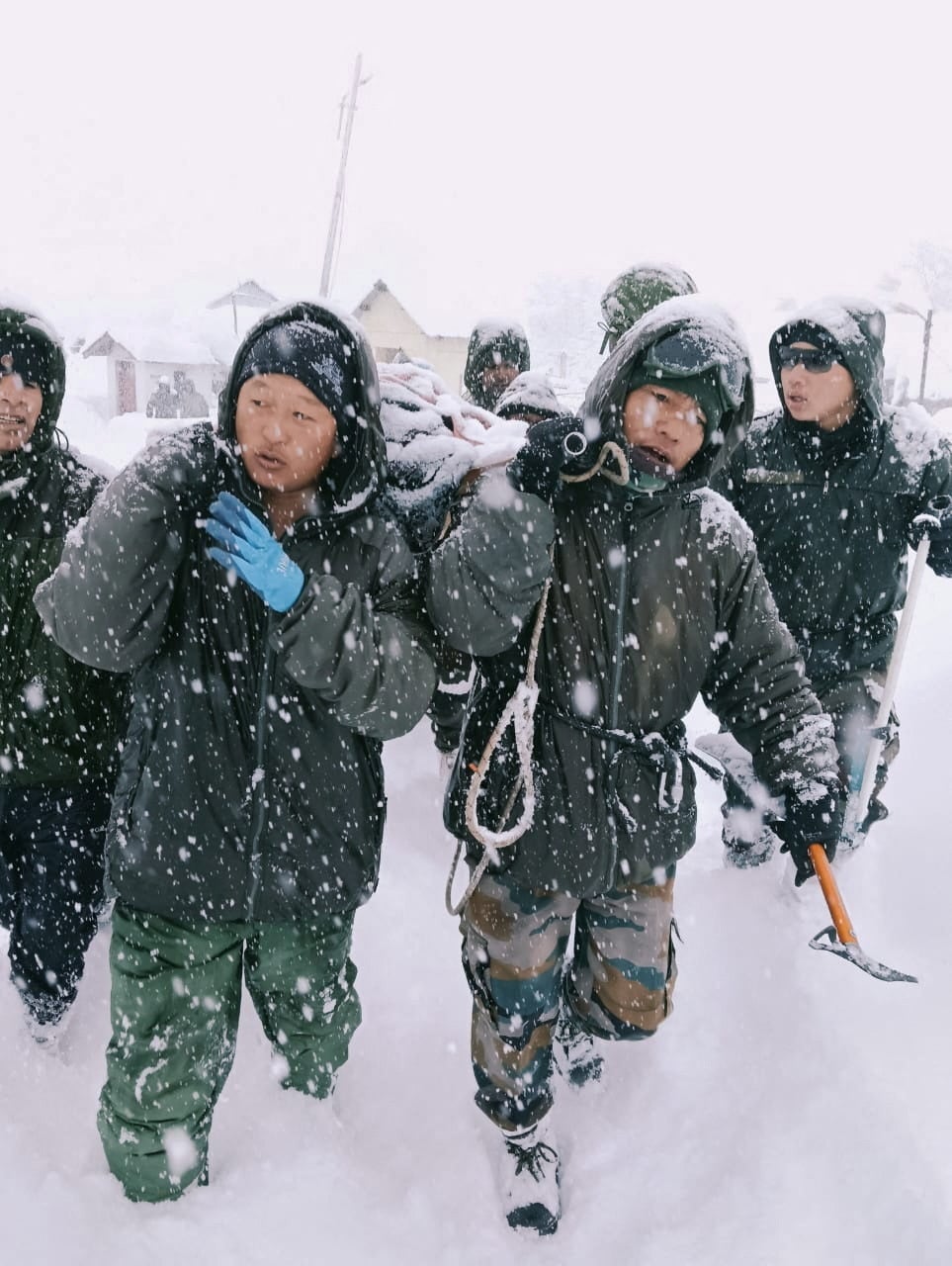 Rescue operation by Indian Army members during heavy snowfall, after an avalanche struck a camp near Mana village