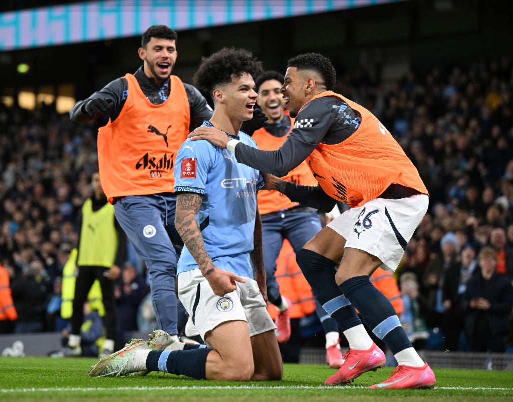 “Herói Improvável! Nico O’Reilly Brilha com Dois Golos e Garante Vitória do Manchester City na FA Cup”