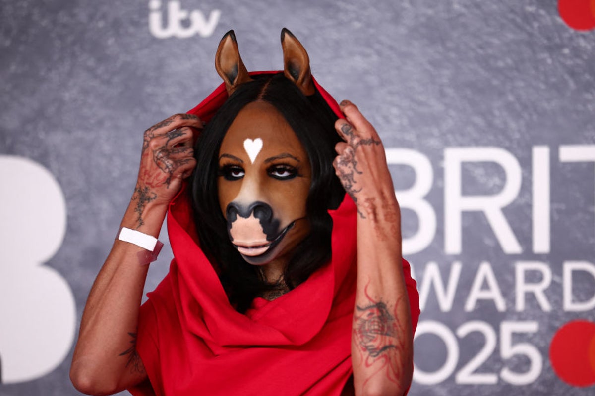 Brit Awards viewers baffled by mystery horse woman spotted at show Brit Awards viewers baffled by mystery horse woman spotted at show
