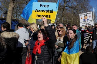 Ukraine supporters sing outside Lancaster House on The Mall during a protest, on the day of a European leaders' summit