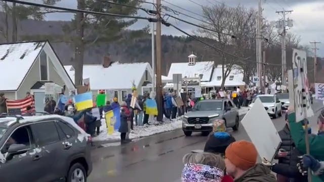 <p>JD Vance protesters line streets of Vermont as vice president takes ski holiday after Zelensky clash.</p>