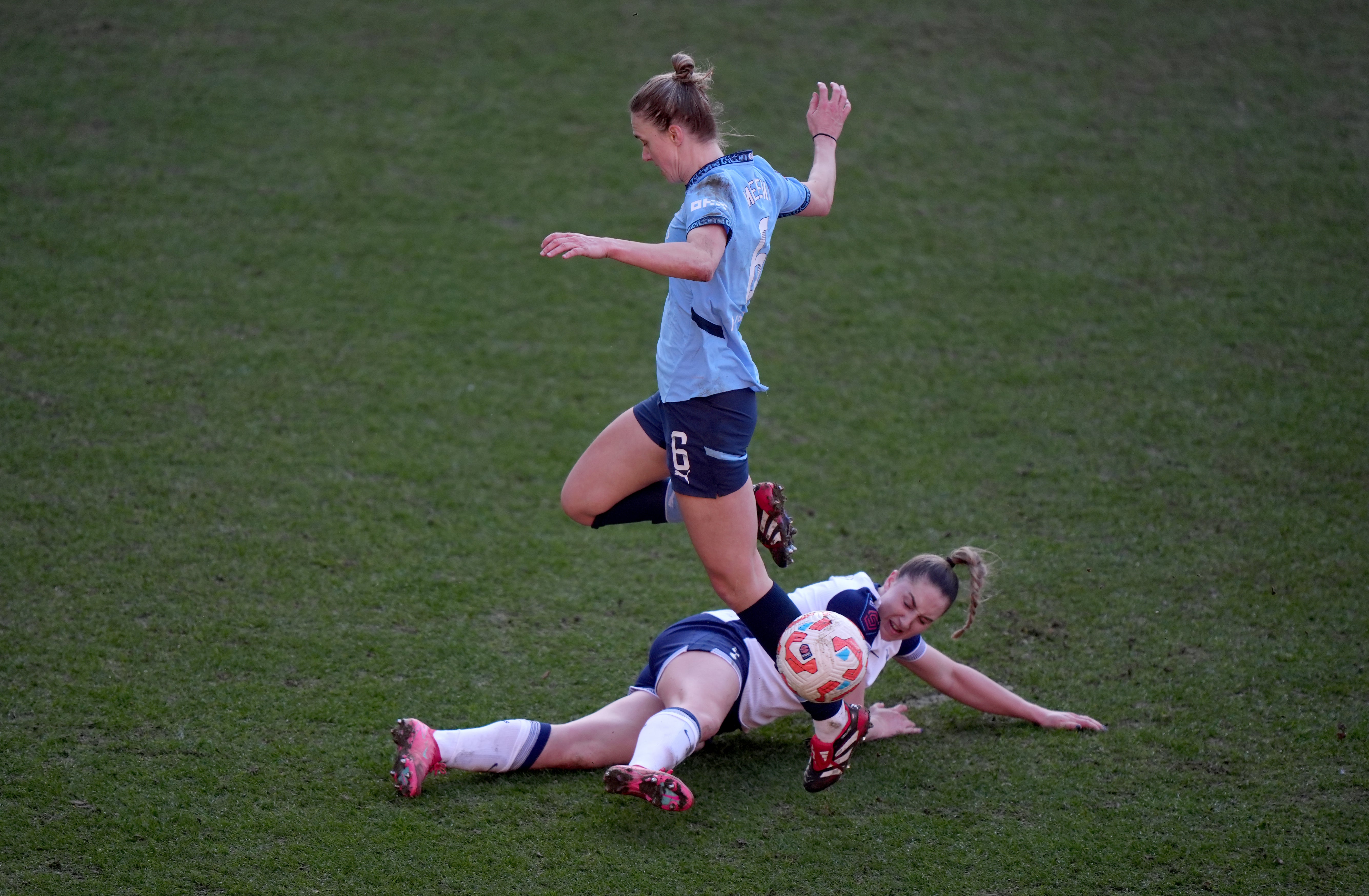 Man City defeated Tottenham 2-1 to move up to third in the WSL