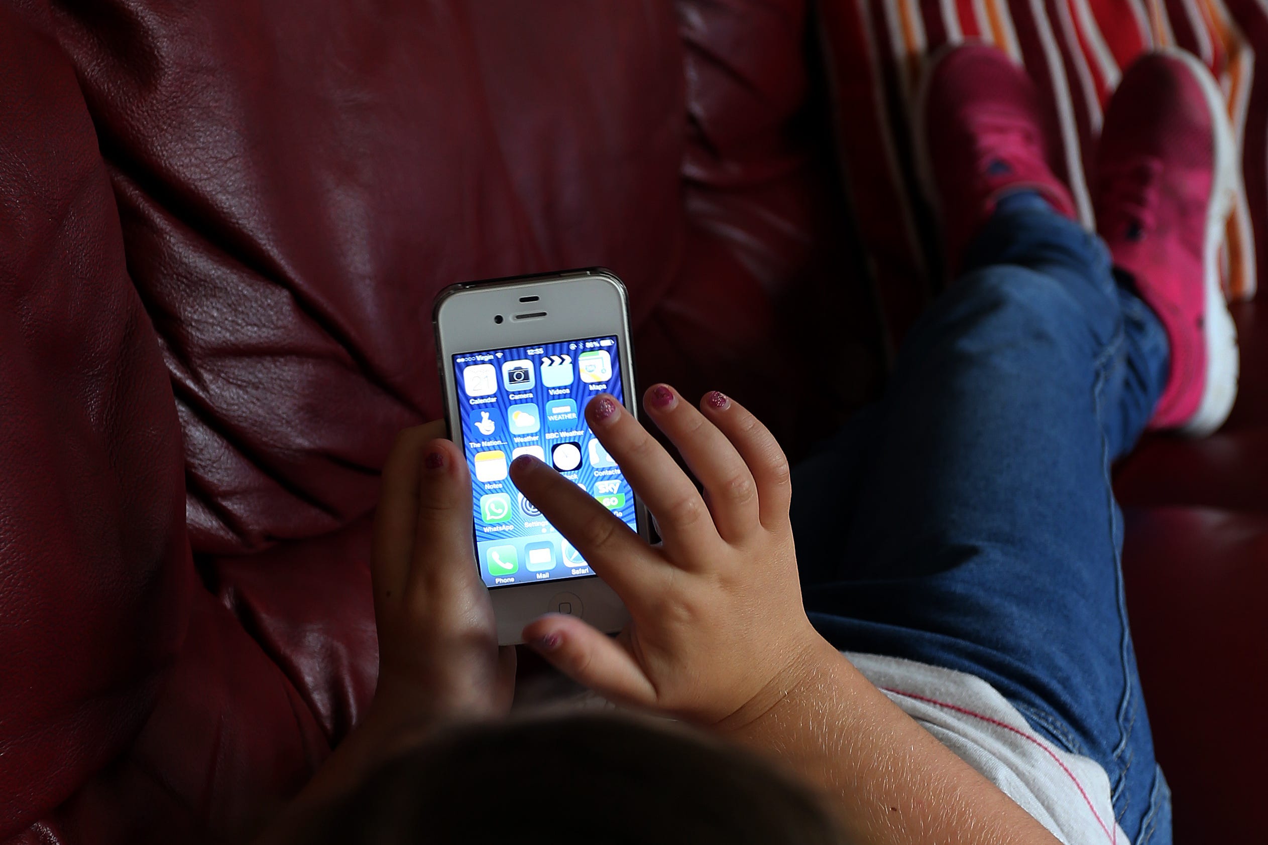 PICTURE POSED BY MODEL File photo dated 21/08/14 of a child using an Apple iPhone smartphone (Peter Byrne/PA)
